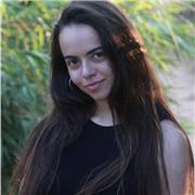 Universitaria da clases de repaso a alumnos de Primaria y ESO